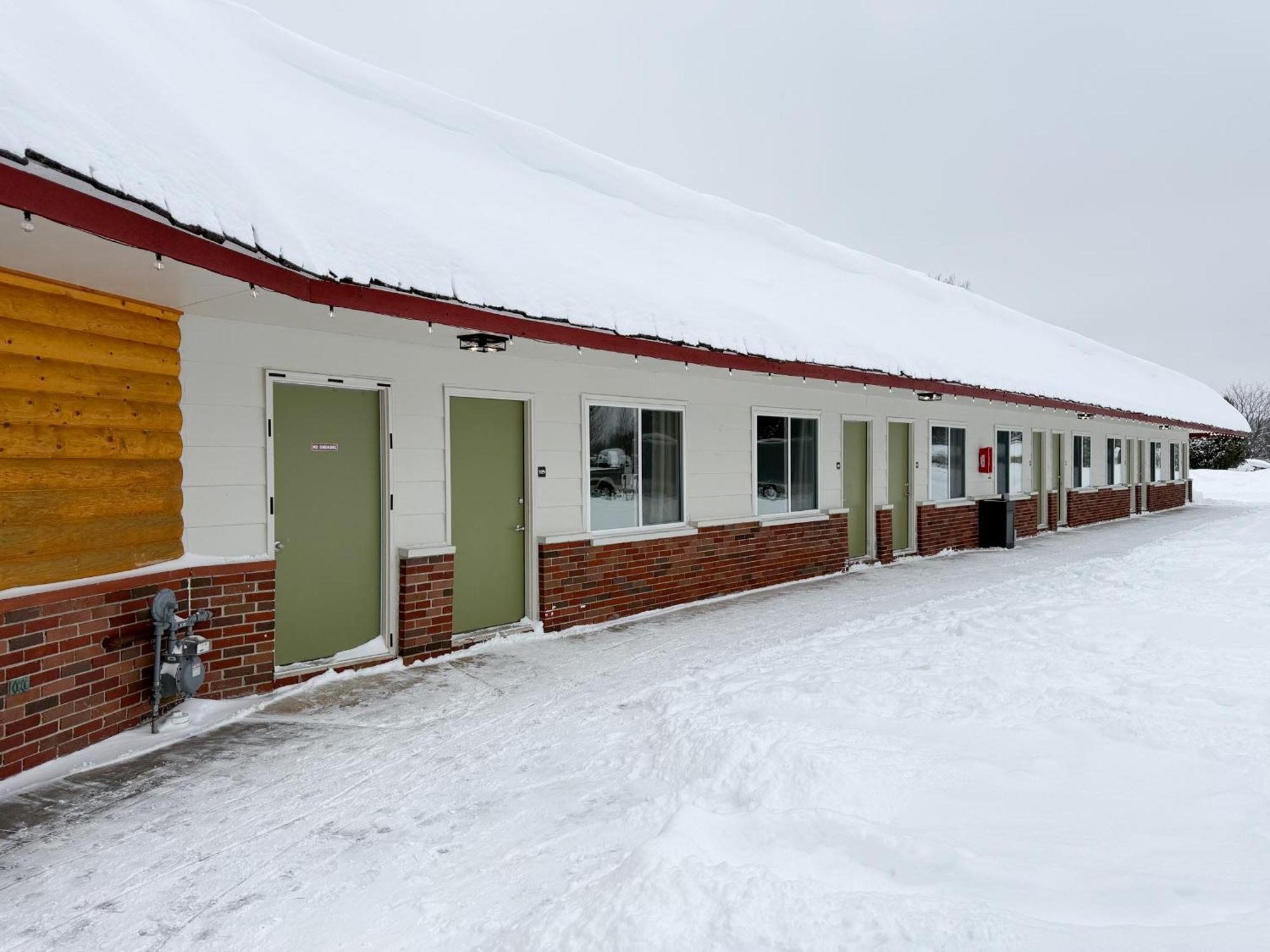 The Trail Inn - Newberry, Mi - Formerly Knollwood Inn - 13467 M-28 Εξωτερικό φωτογραφία