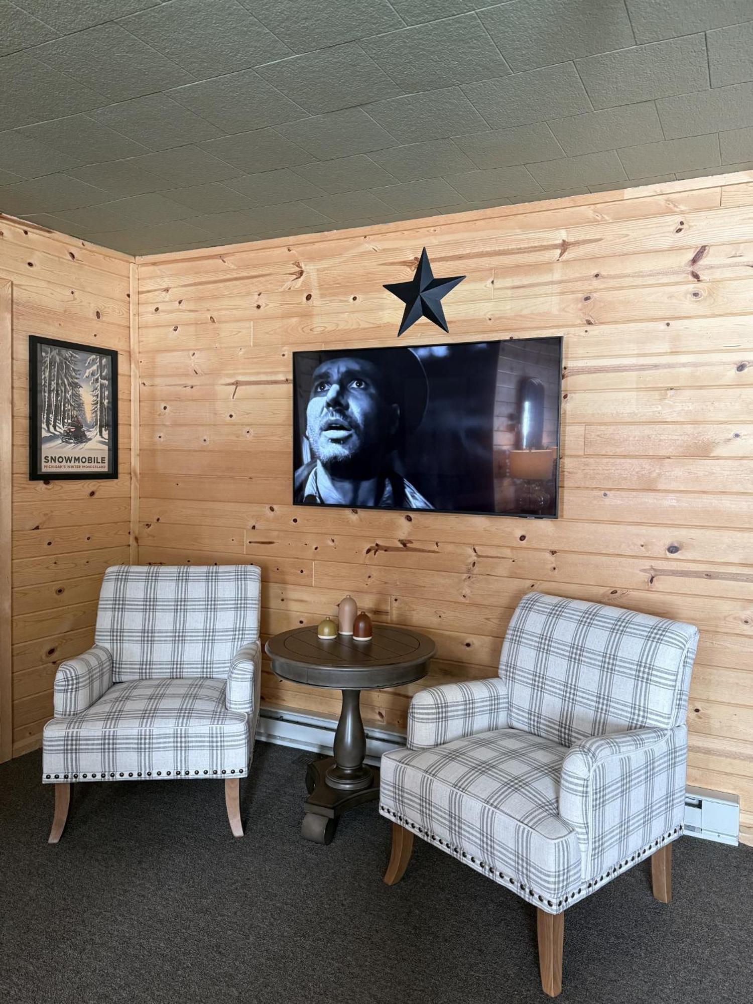 The Trail Inn - Newberry, Mi - Formerly Knollwood Inn - 13467 M-28 Εξωτερικό φωτογραφία